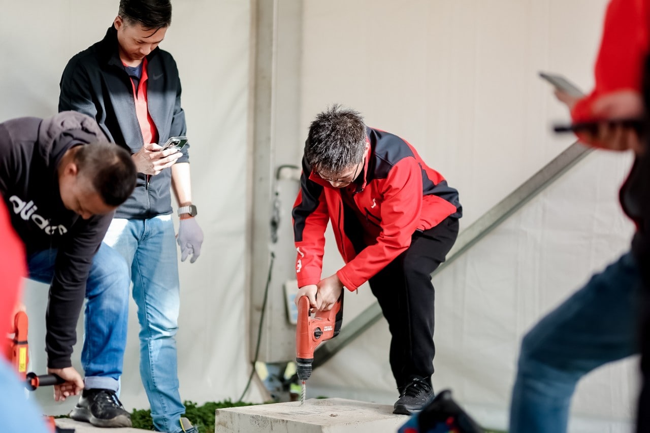 Please enter alternative text here (optional)